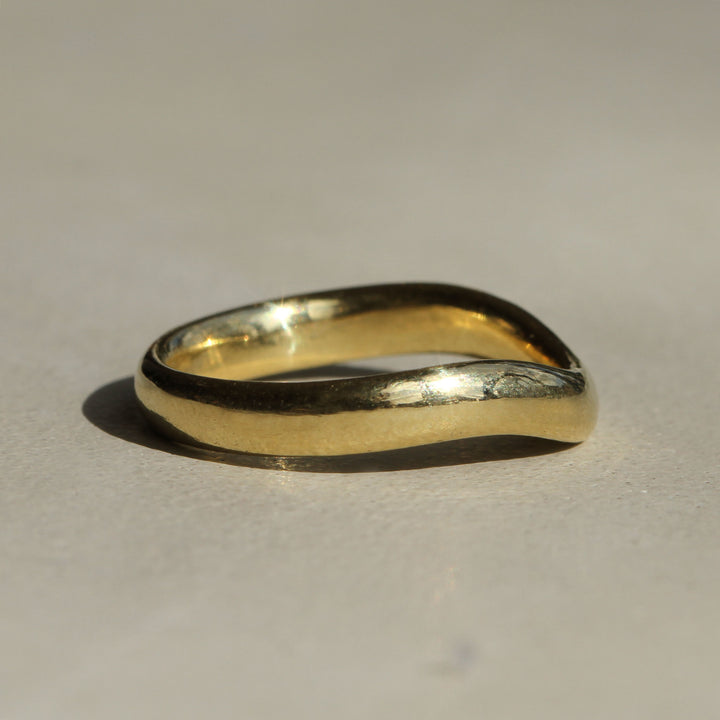 Curved Extra-Plump Plum Band
