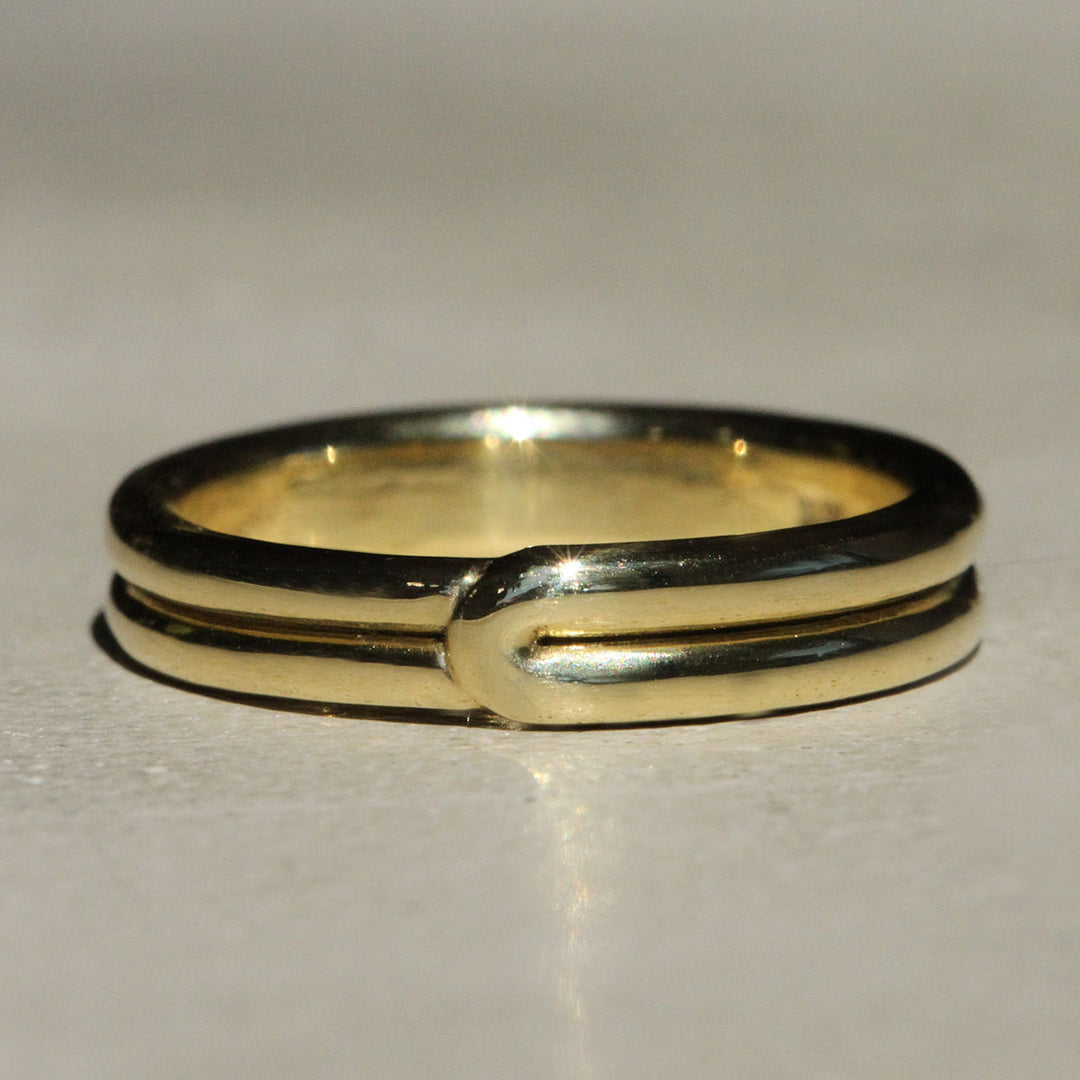 Sophie Hughes Closed Loop Band in 18K Yellow Gold