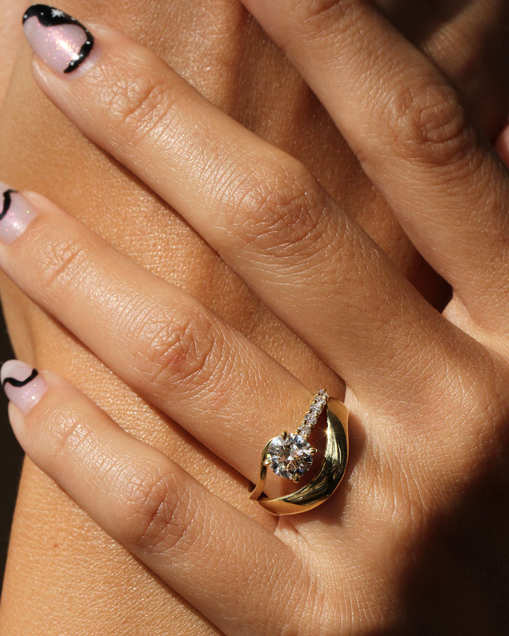 Crest Ring - Round