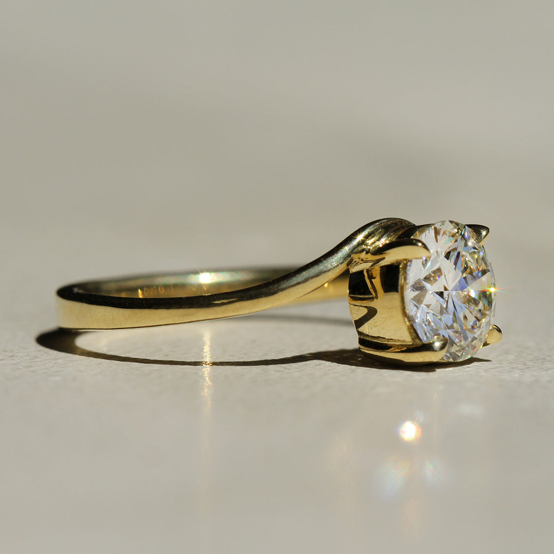 Crest Ring - Round