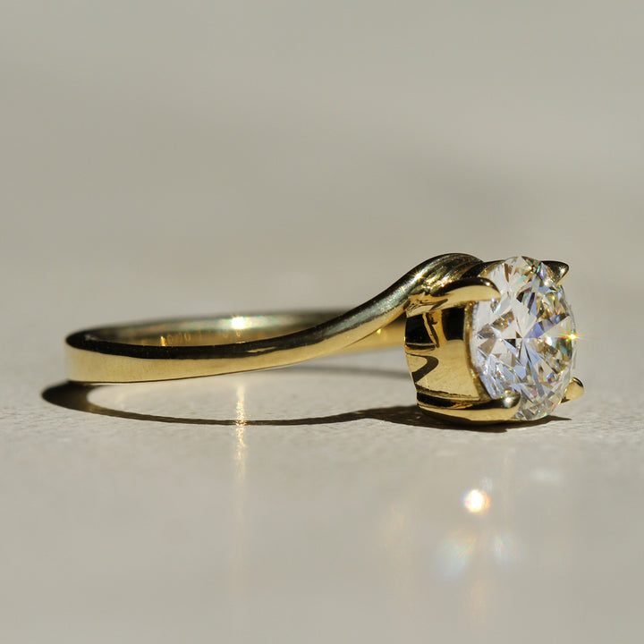 Crest Ring - Round