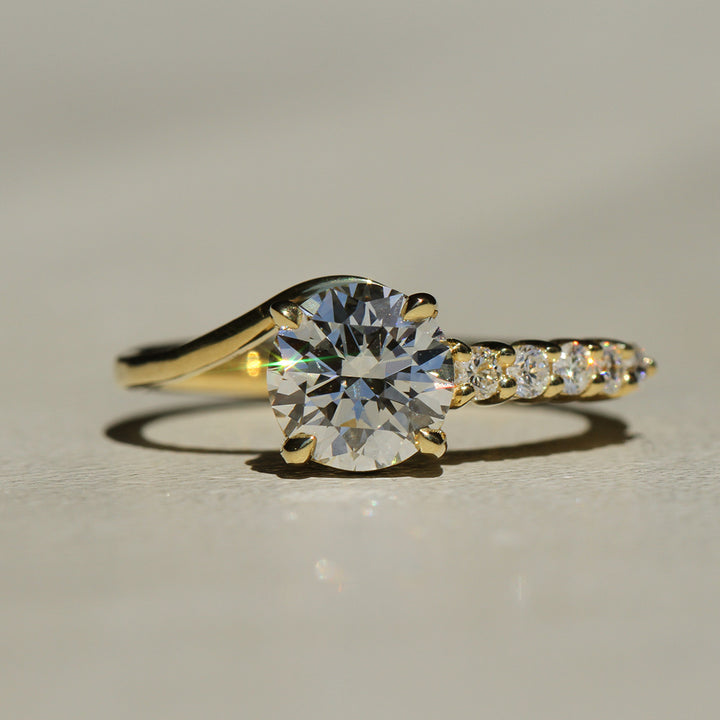 Crest Ring - Round