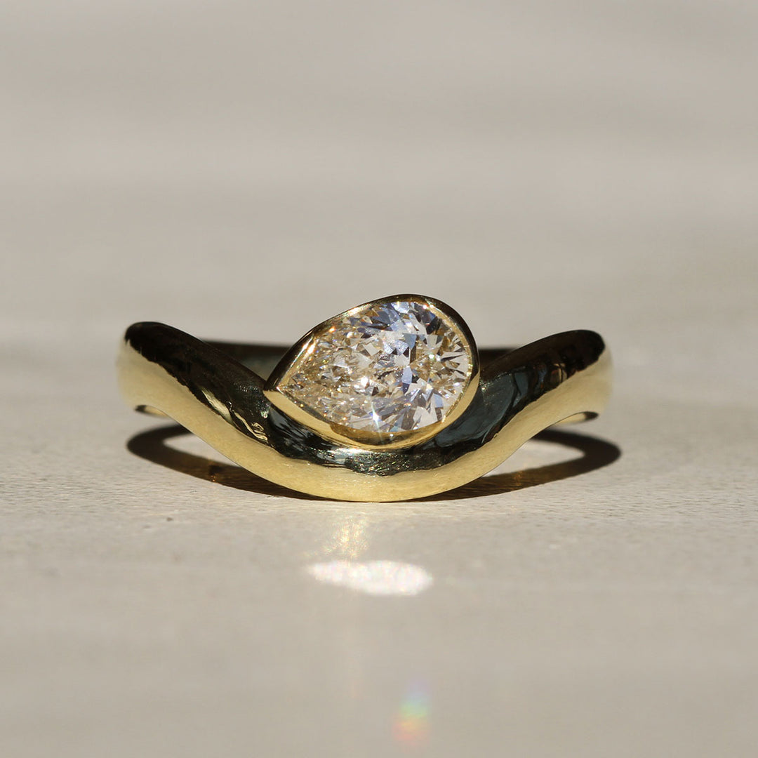 Pomona - Pear Solitaire (.75ct)
