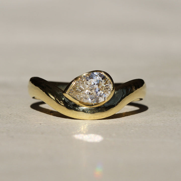 Pomona - Pear Solitaire (.75ct)
