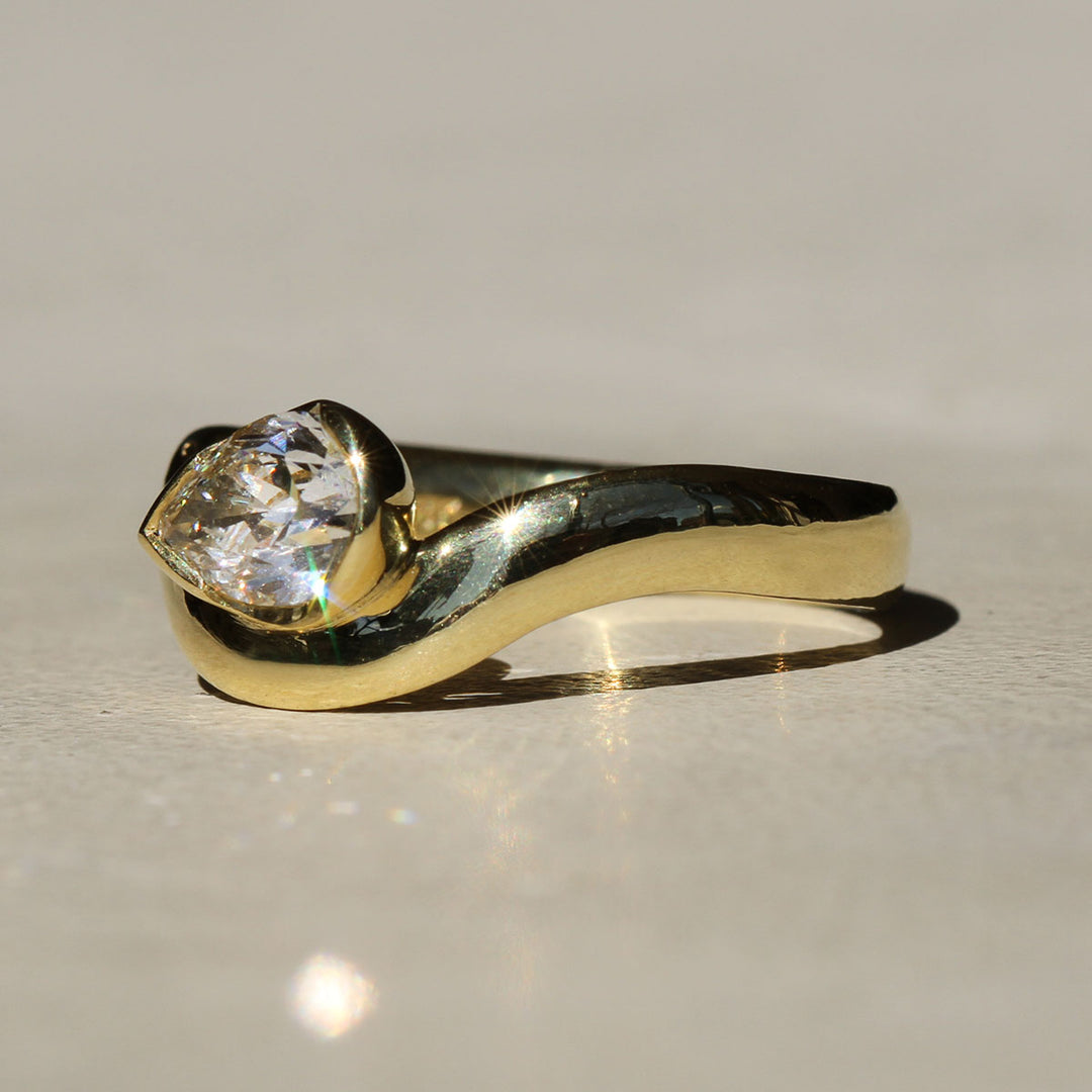 Pomona - Pear Solitaire (.75ct)