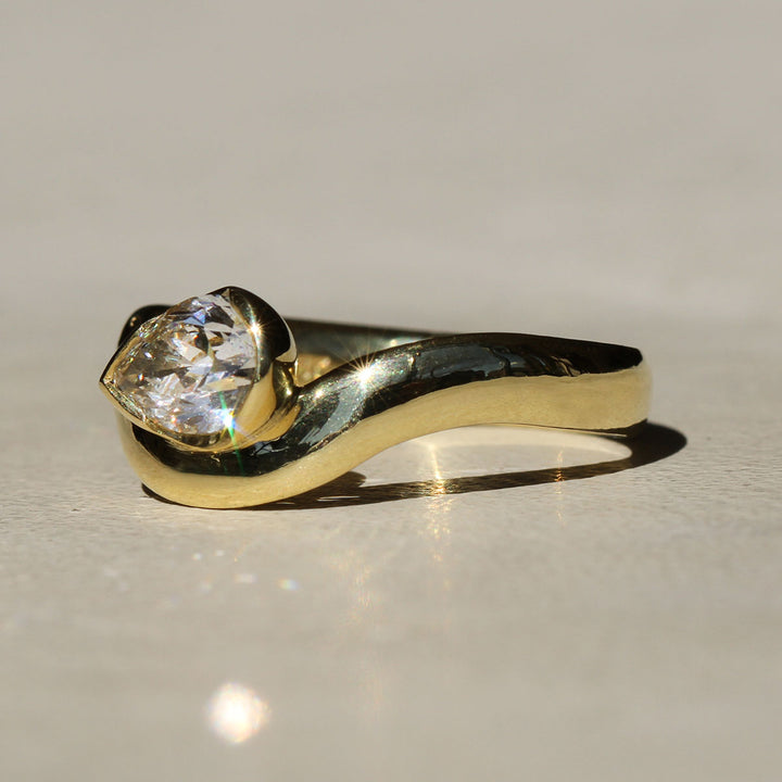 Pomona - Pear Solitaire (.75ct)