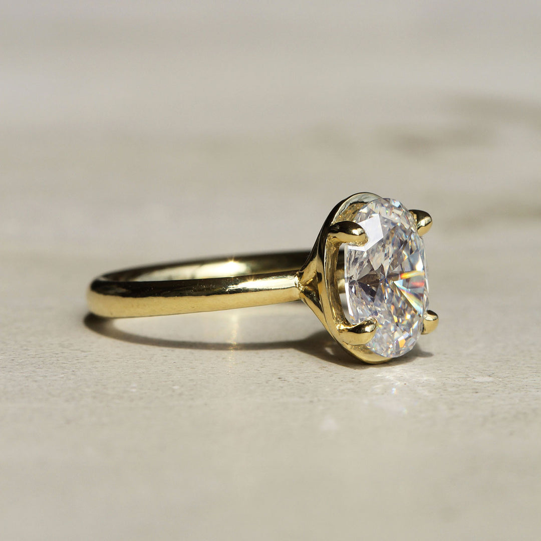 Theia - Oval Solitaire