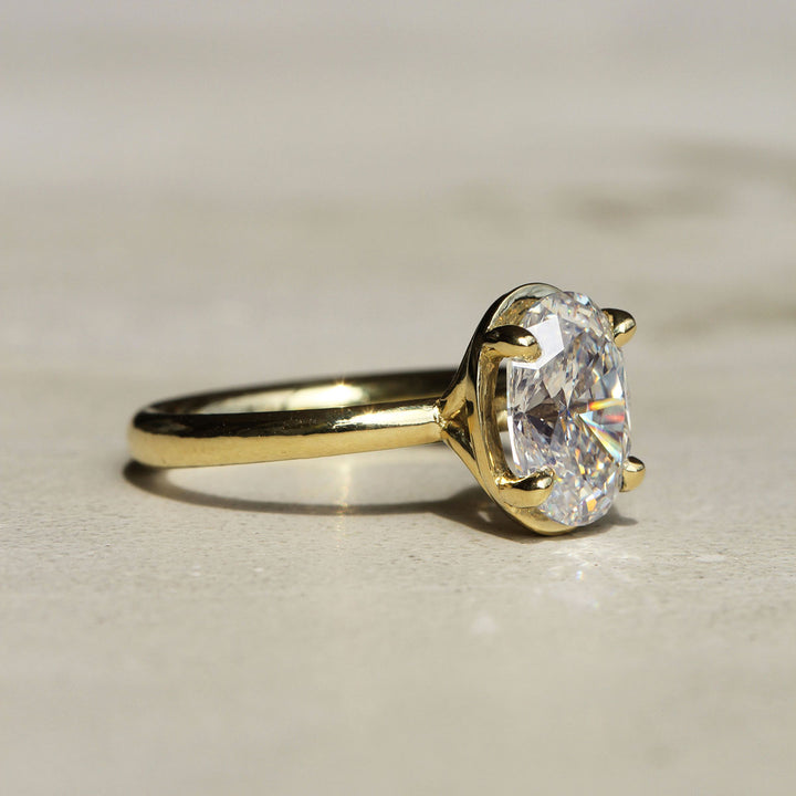 Theia - Oval Solitaire