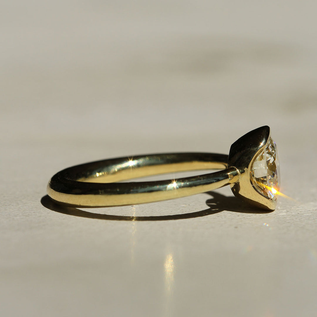 Poppy Bezel - the Solitaire (1.5ct)