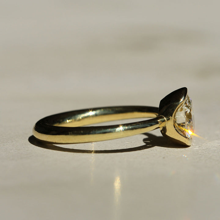 Poppy Bezel - the Solitaire (1.5ct)