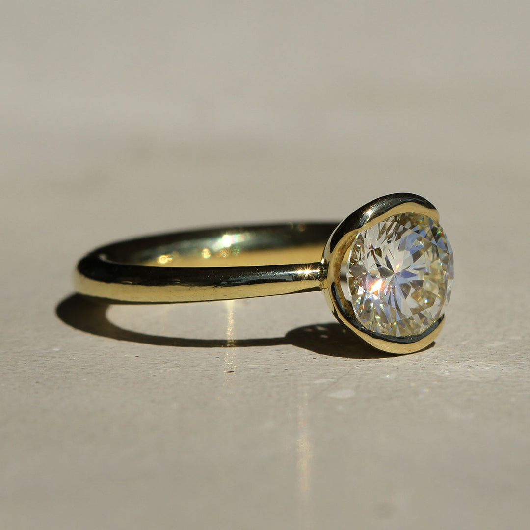 Poppy Bezel - the Solitaire (1.5ct)