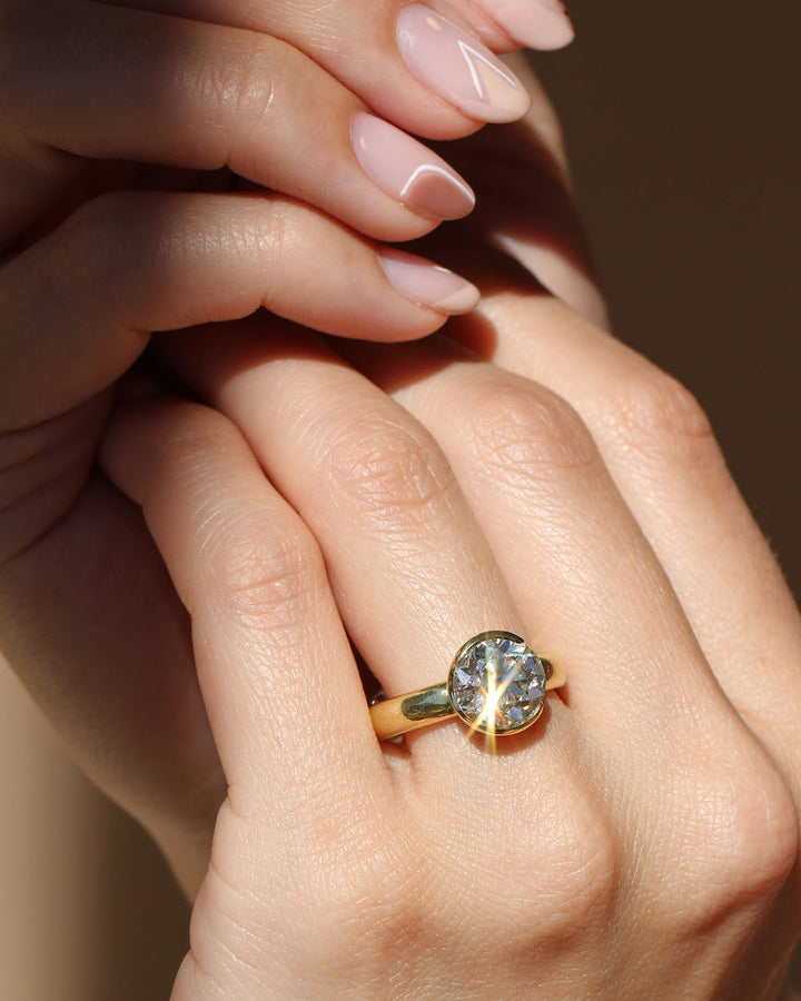 Poppy Bezel - Old Euro Bold Solitaire