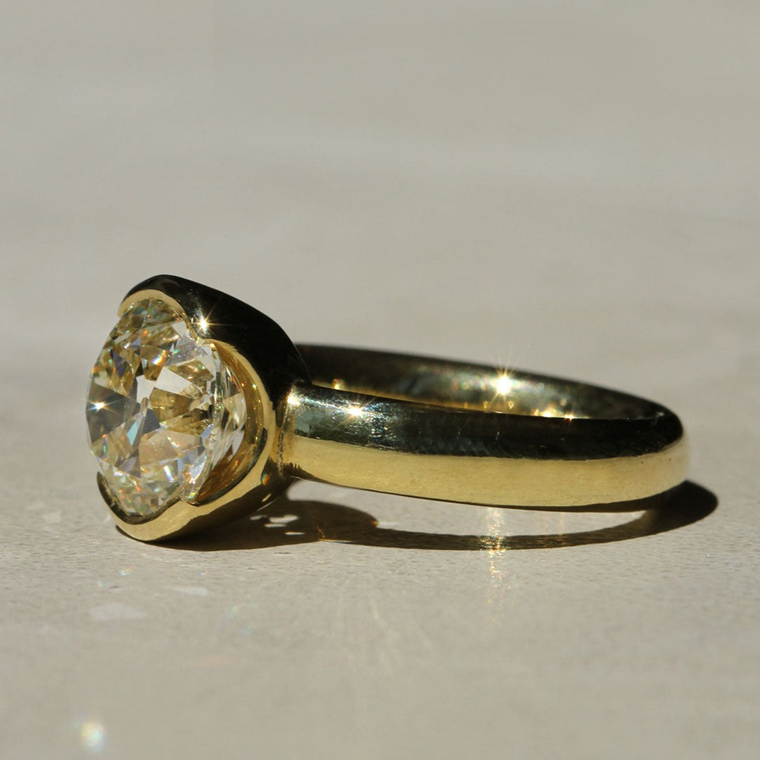 Poppy Bezel - Old Euro Bold Solitaire
