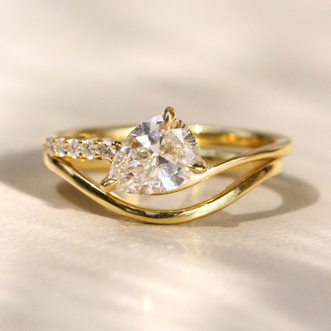 Crest Ring - Pear