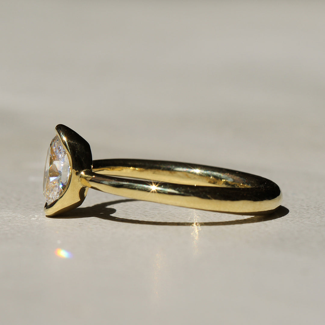 Poppy Bezel - Oval Solitaire (1ct)