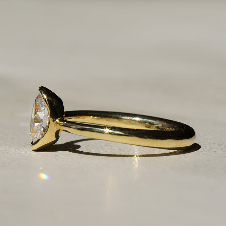 Poppy Bezel - Oval Solitaire (1ct)
