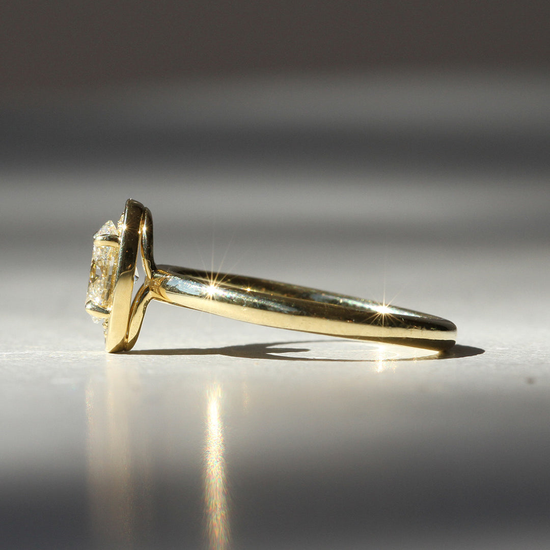 Ellipse Halo Ring - Oval