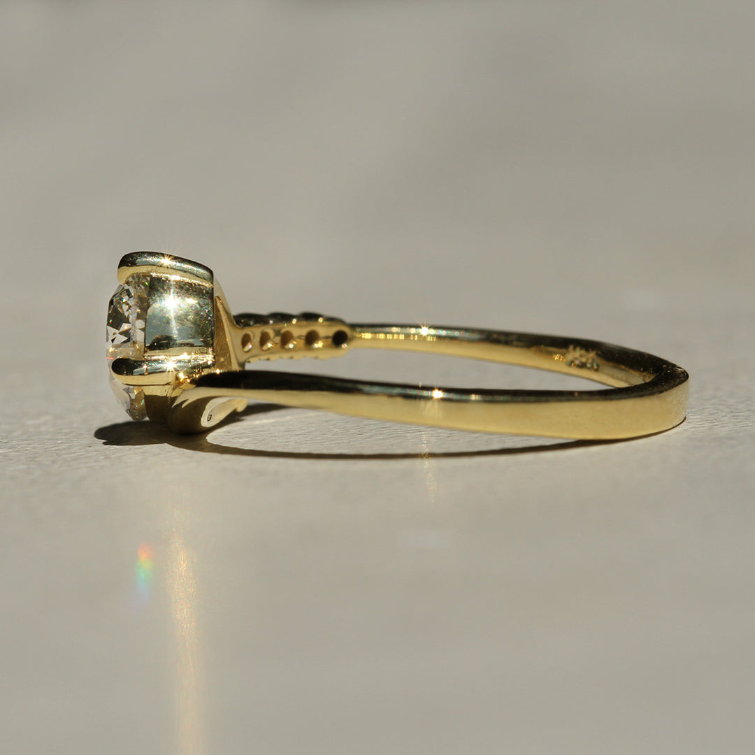 Crest Ring - Pear