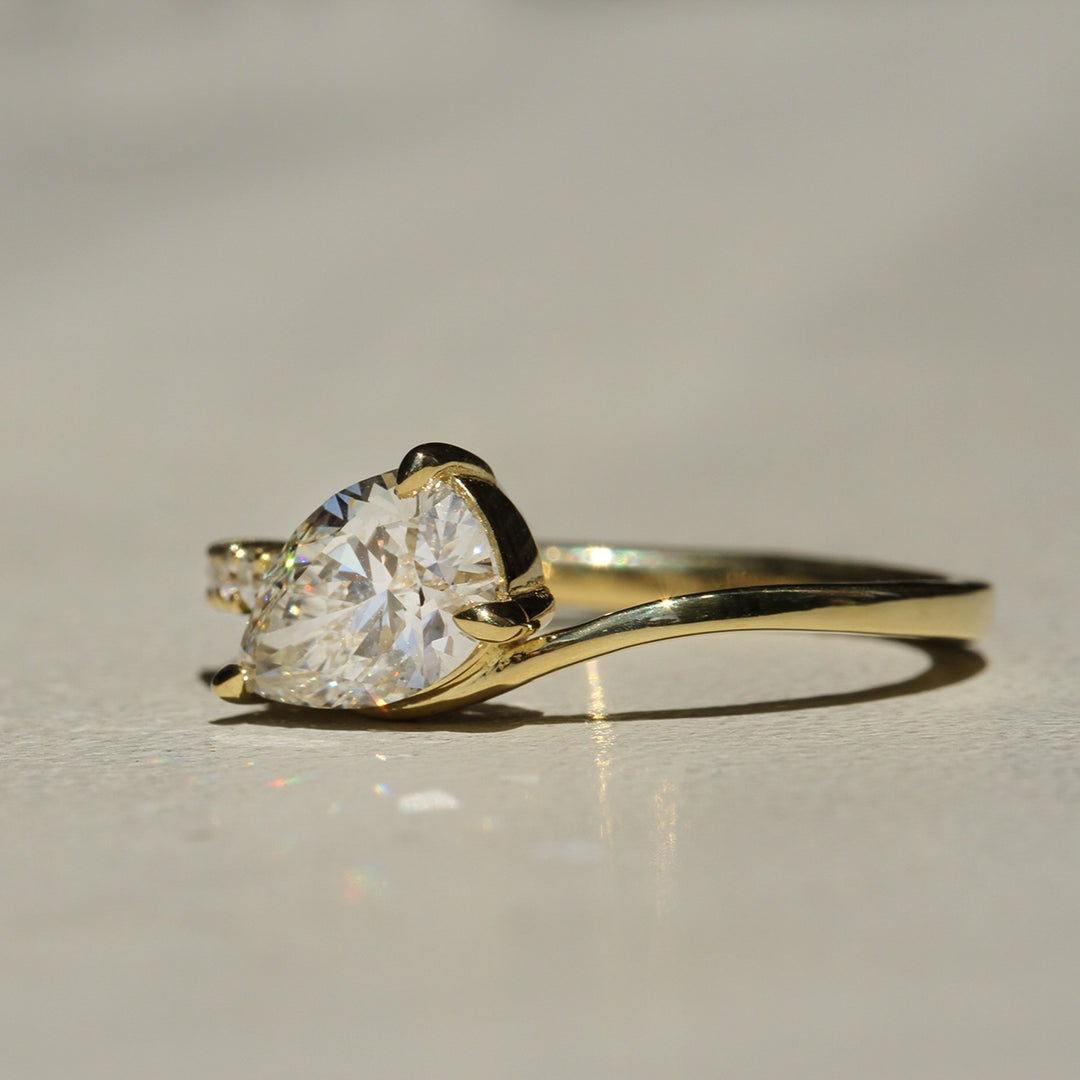 Crest Ring - Pear