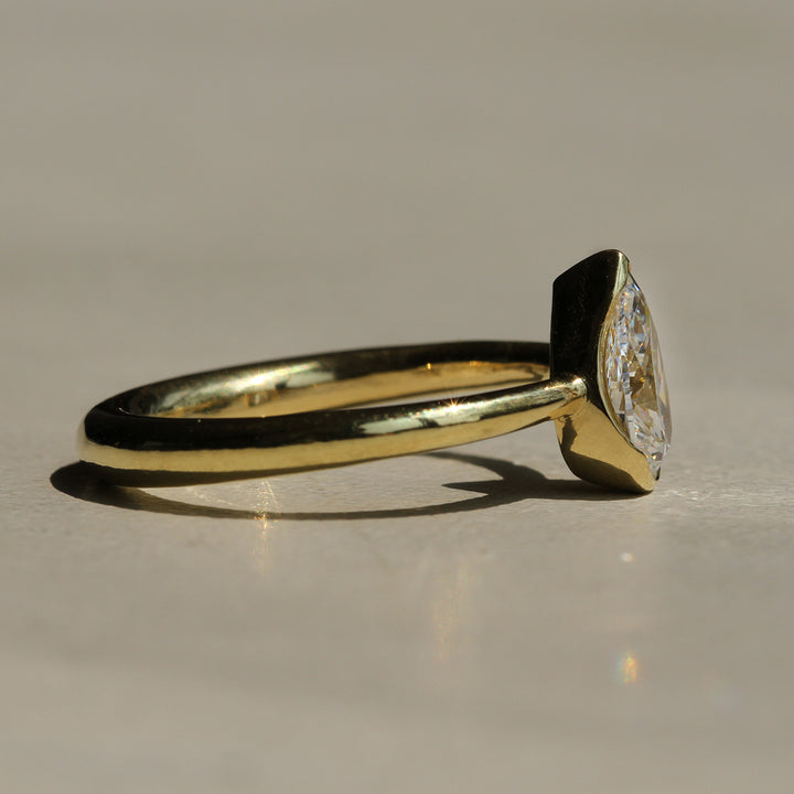 Poppy Bezel - Pear Solitaire
