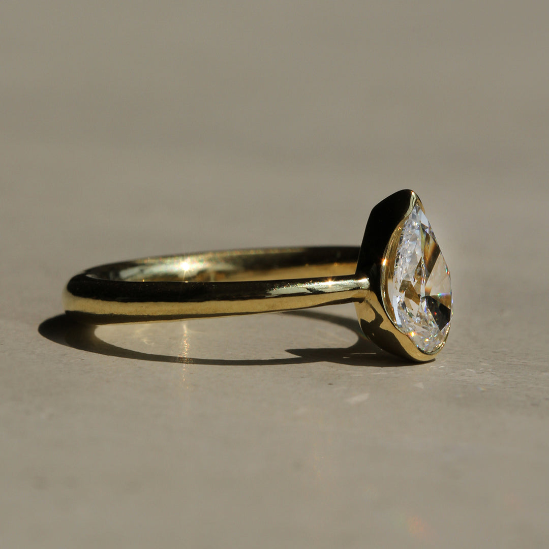 Poppy Bezel - Pear Solitaire
