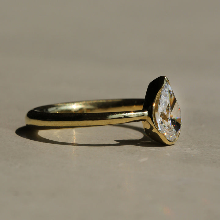 Poppy Bezel - Pear Solitaire