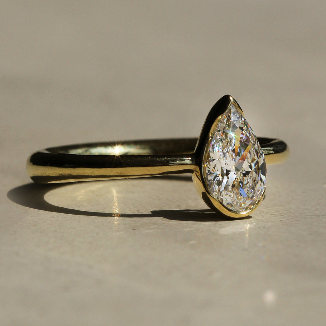 Poppy Bezel - Pear Solitaire