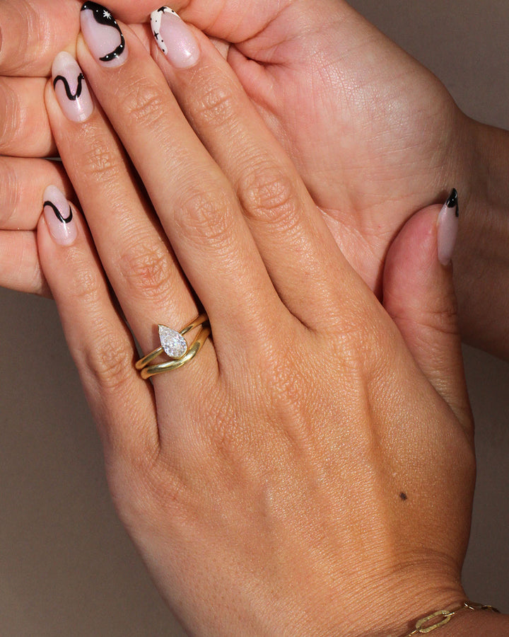 Poppy Bezel - Pear Solitaire