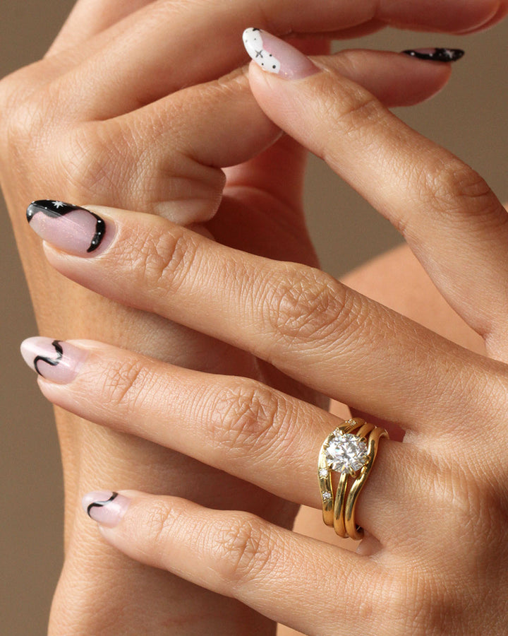 Curved Sprinkle Diamond Band