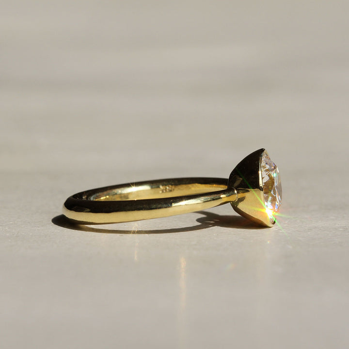 Tulip Bezel - Round Solitaire