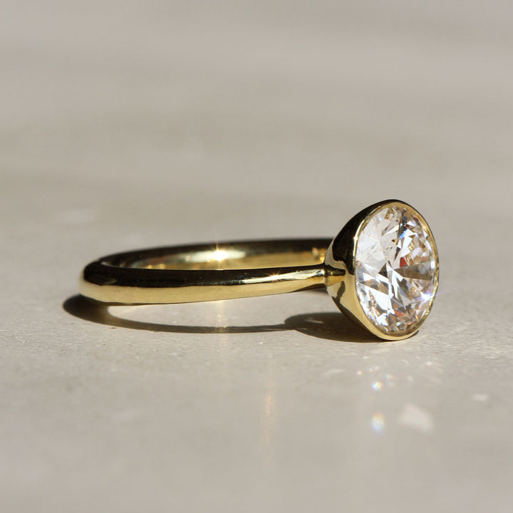 Tulip Bezel - Round Solitaire