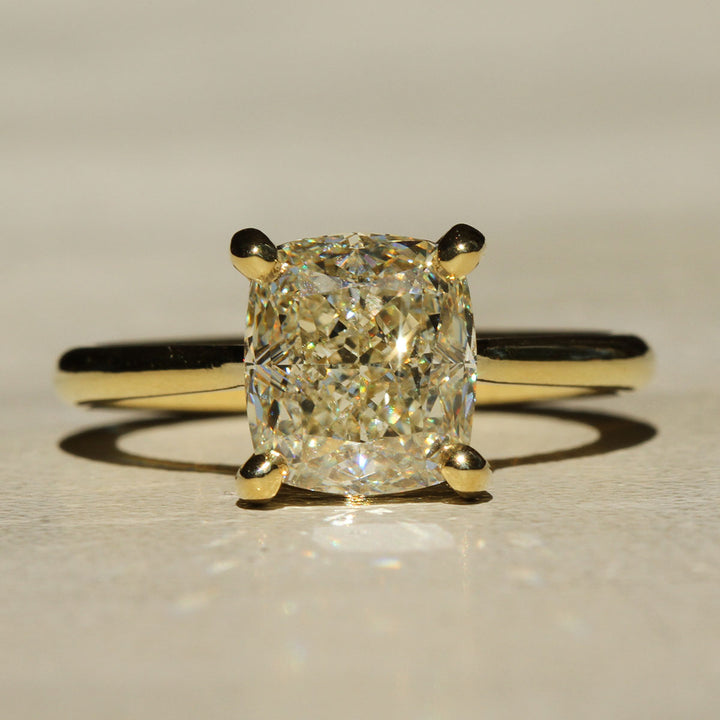 Iris - Cushion Solitaire