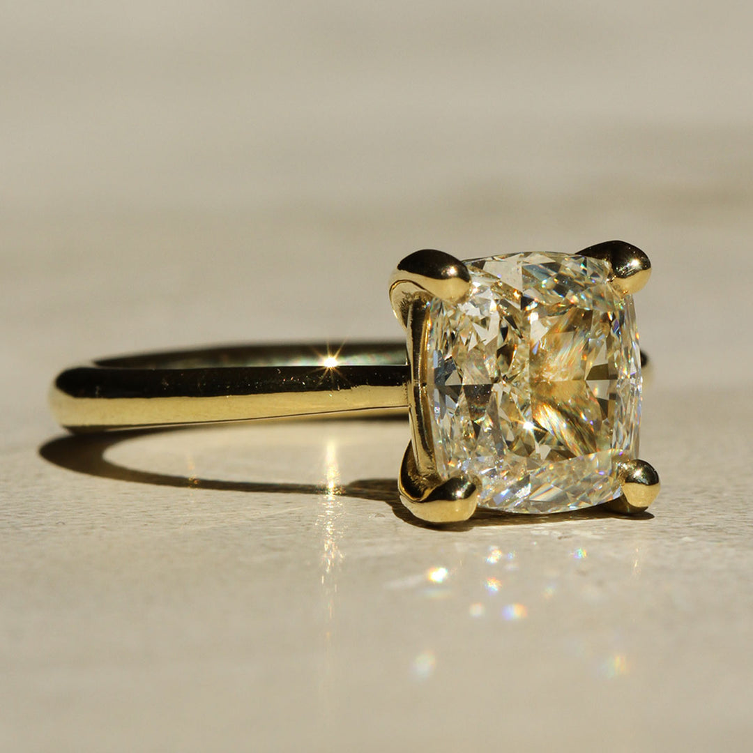 Iris - Cushion Solitaire