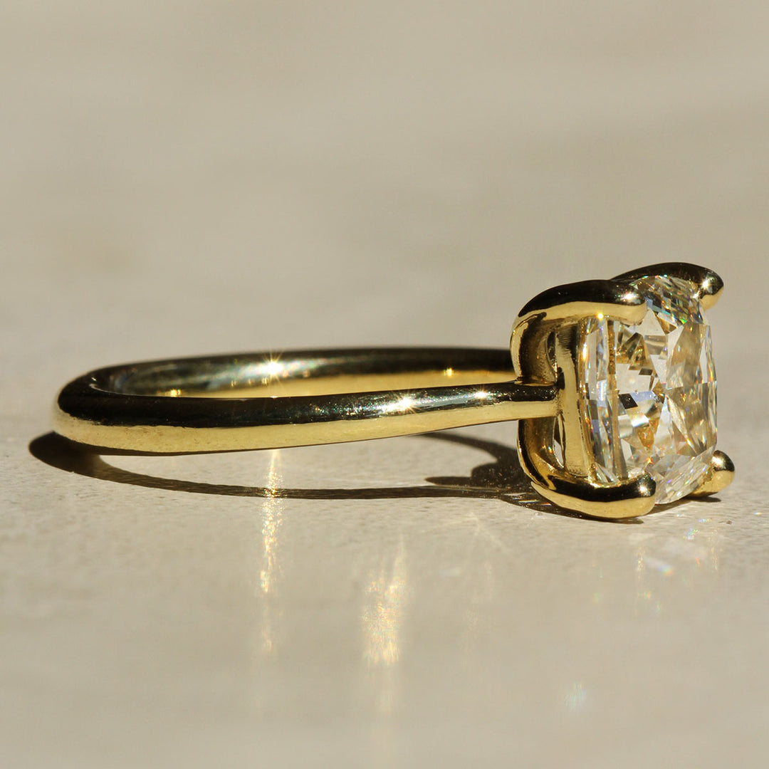 Iris - Cushion Solitaire