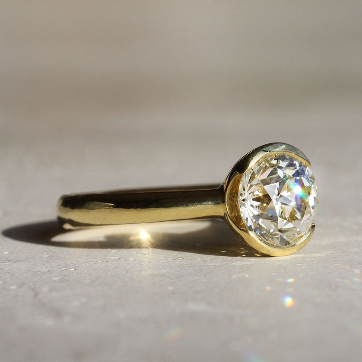 Poppy Bezel - Vintage Circular Brilliant Lofted Solitaire