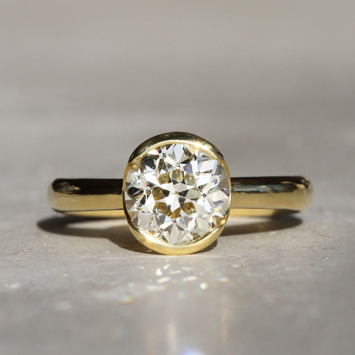 Poppy Bezel - Vintage Circular Brilliant Lofted Solitaire