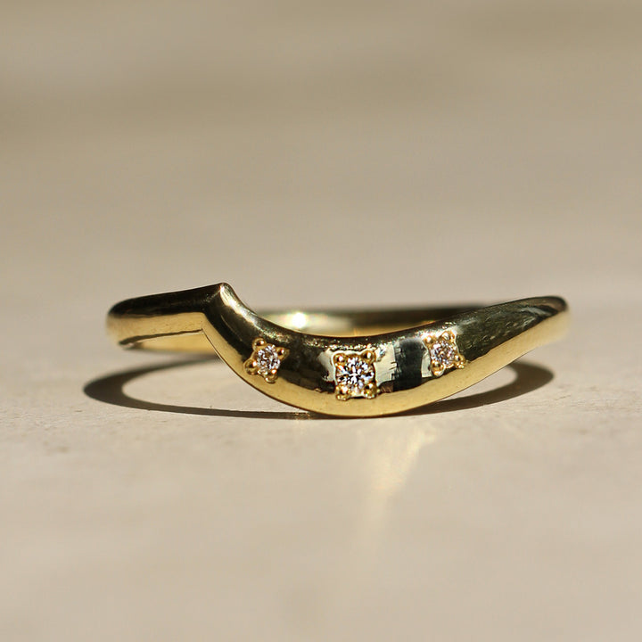 Tapered Loop Echo Band with Diamonds