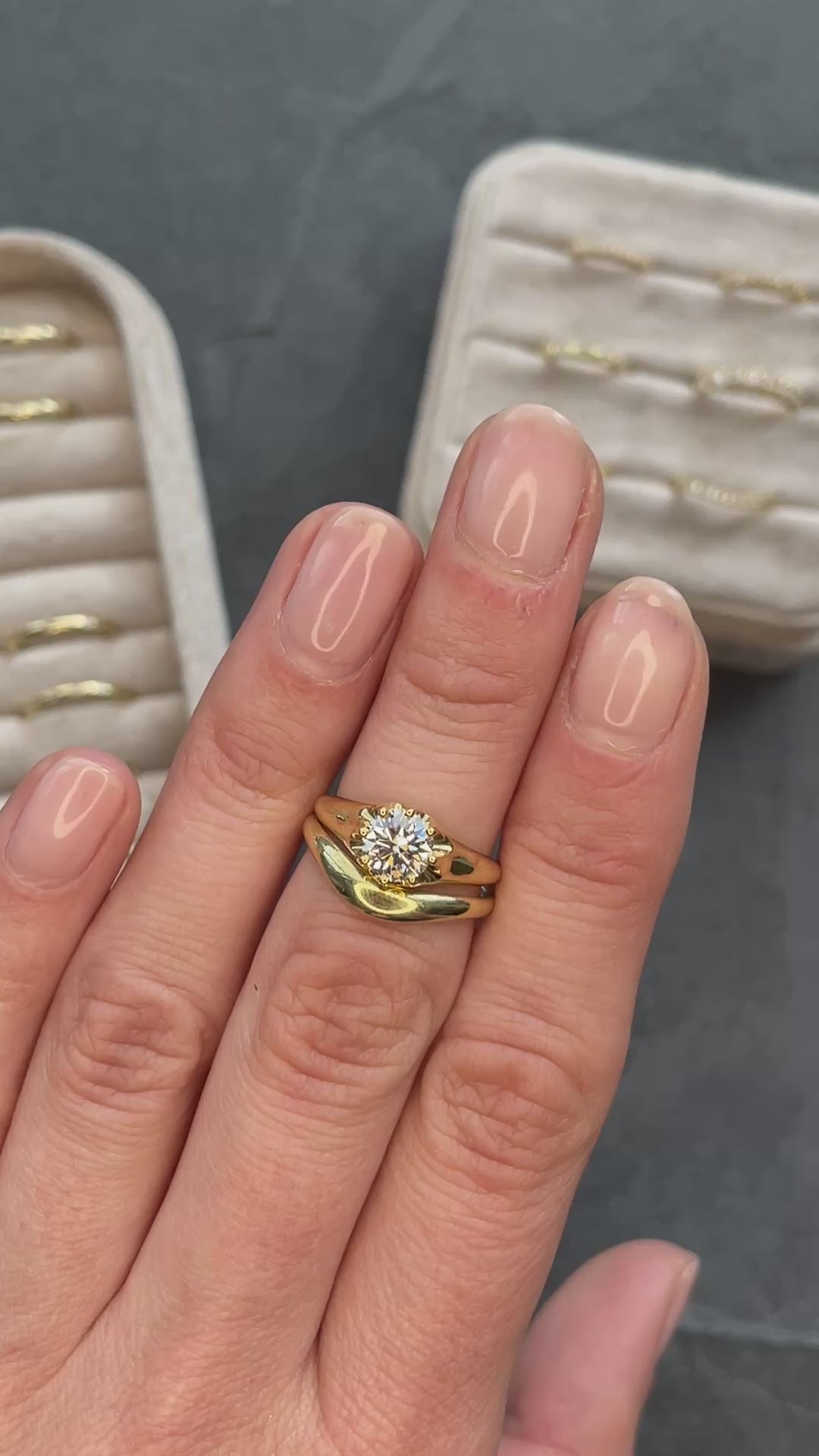 Buttercup - Round Solitaire