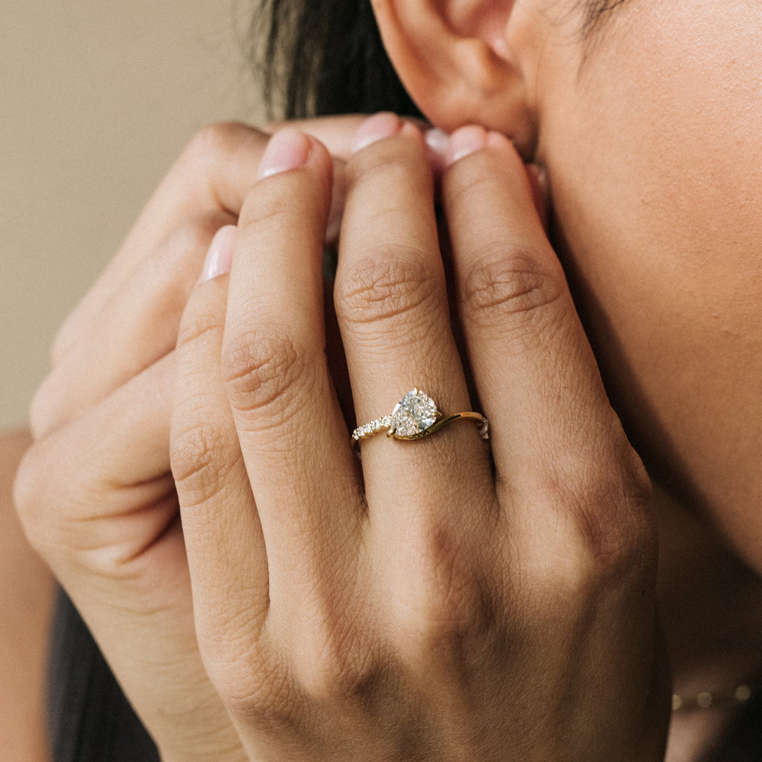 Crest Ring - Pear