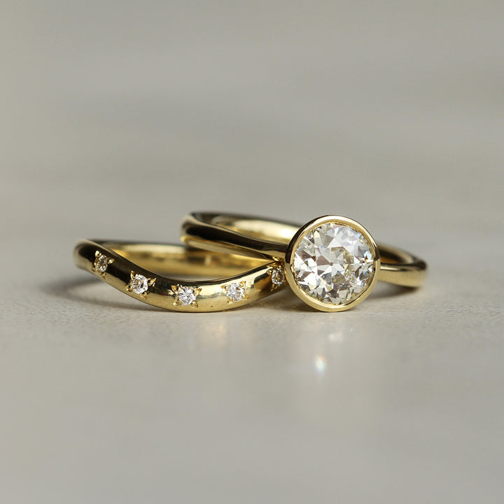 Curved Sprinkle Diamond Band
