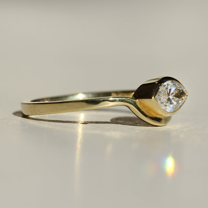 Arch - Marquise Solitaire